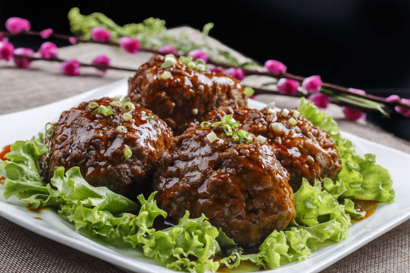 梅干菜扣肉配花饃