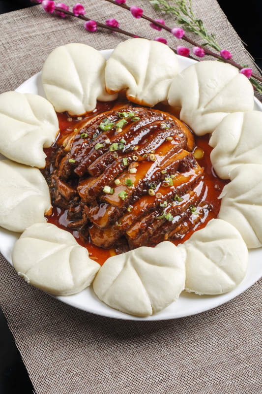 梅干菜扣肉配花饃