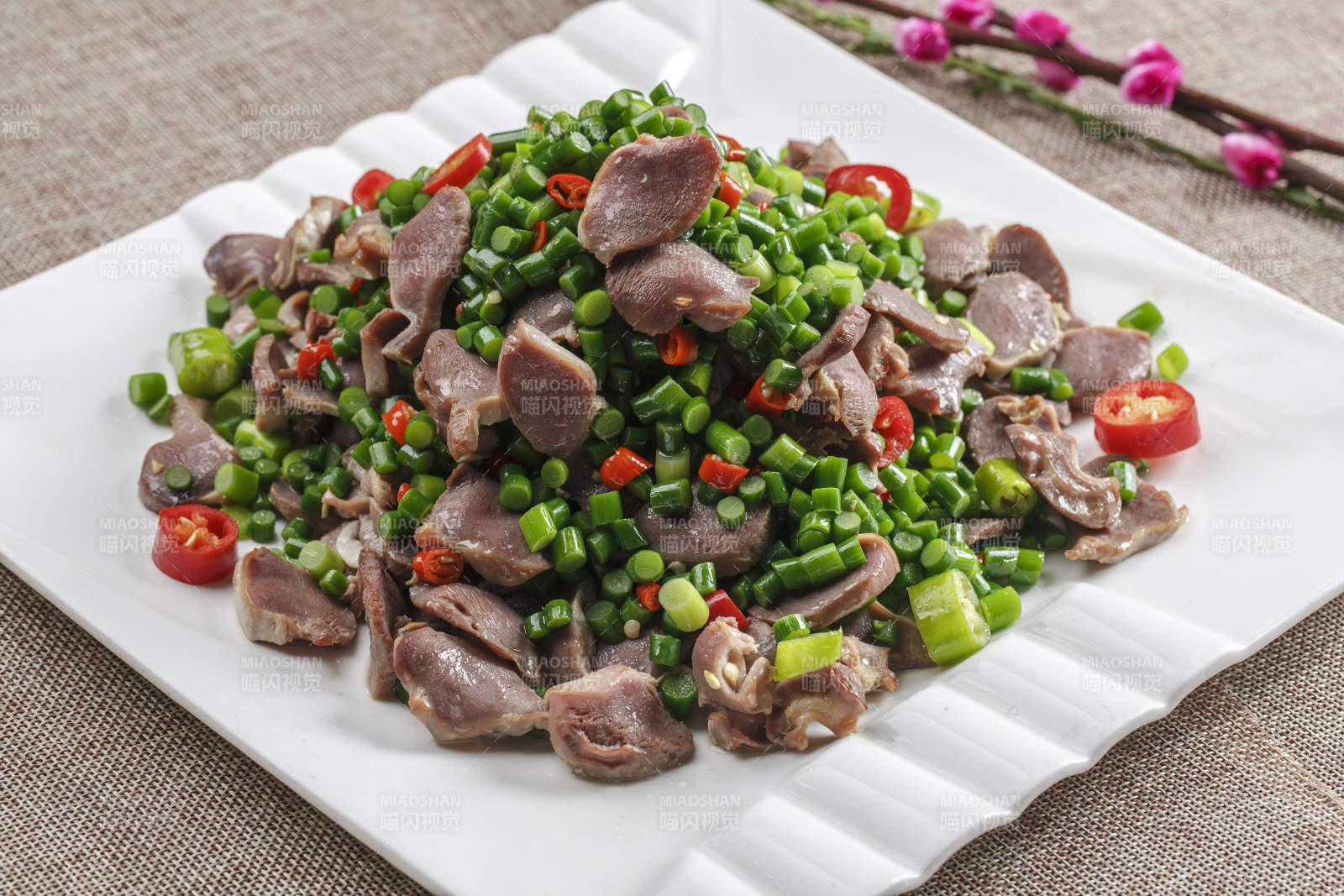 鲜蒜薹米椒爆鸭胗