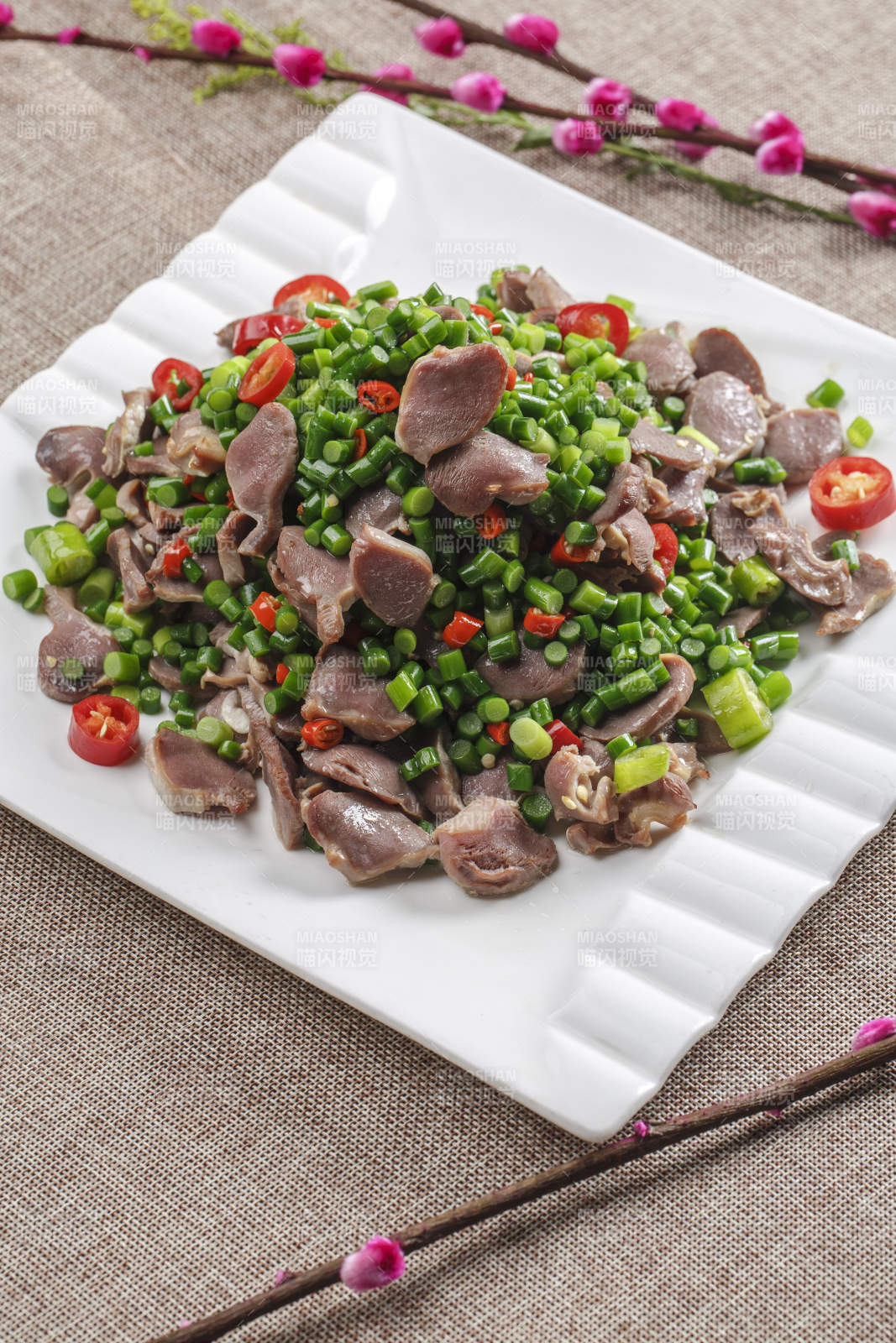 鲜蒜薹米椒爆鸭胗