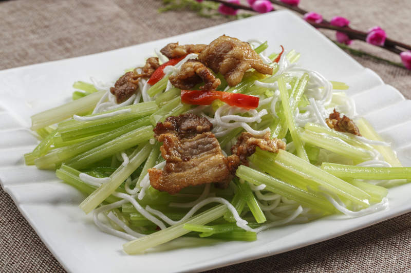 彩椒五花肉炒西芹