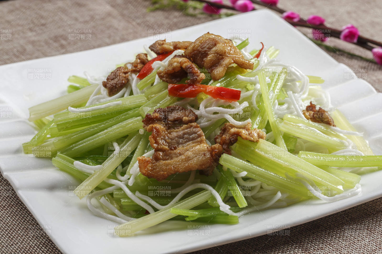 彩椒五花肉炒西芹