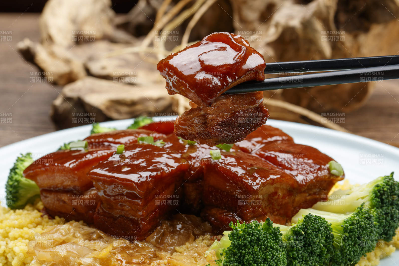 金米东坡肉-摄影图