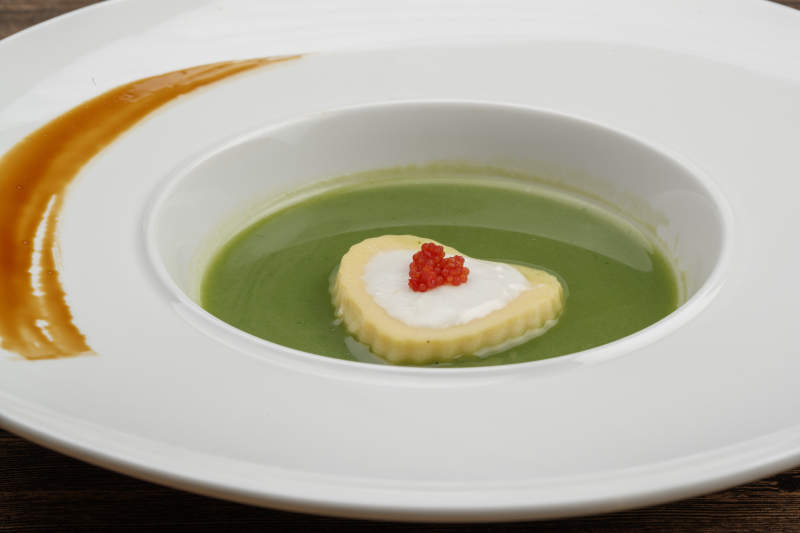 蔬菜汁配虾泥蛋白鲑鱼子