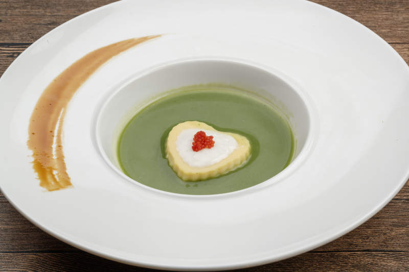 蔬菜汁配虾泥蛋白鲑鱼子