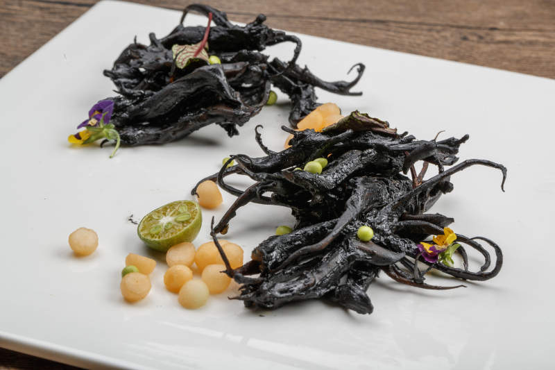 风味墨鱼汁鸭舌