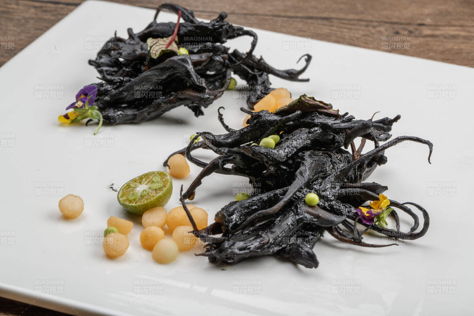 风味墨鱼汁鸭舌