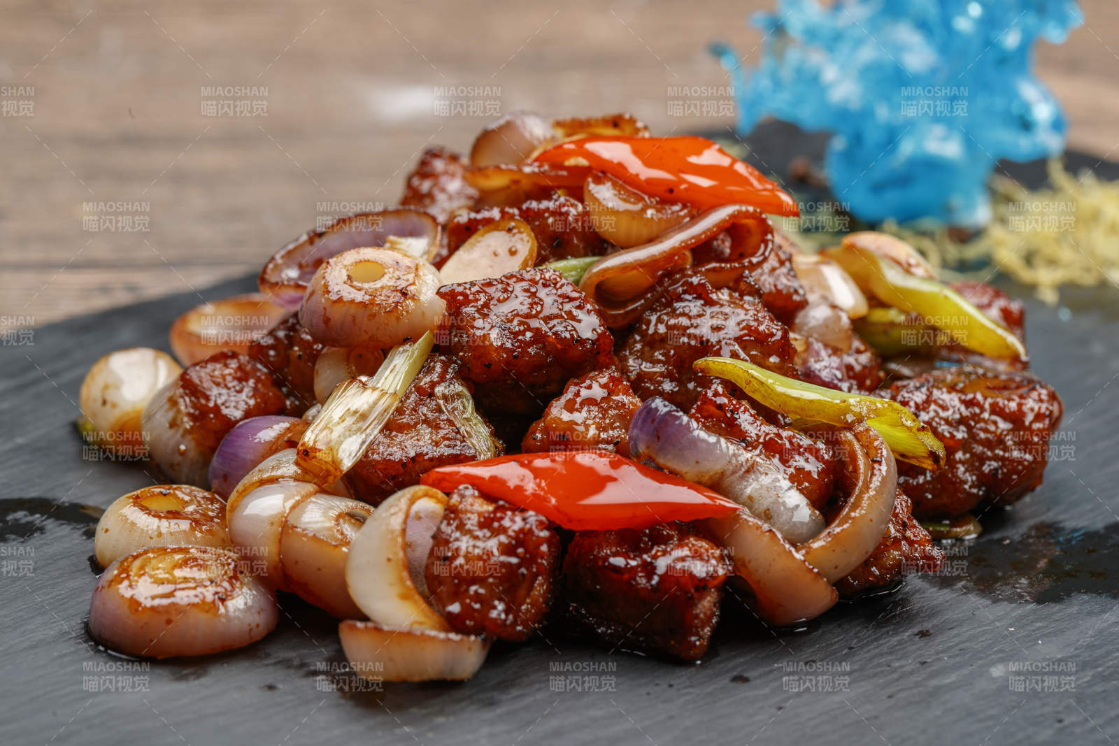 小洋蔥黑椒牛仔粒