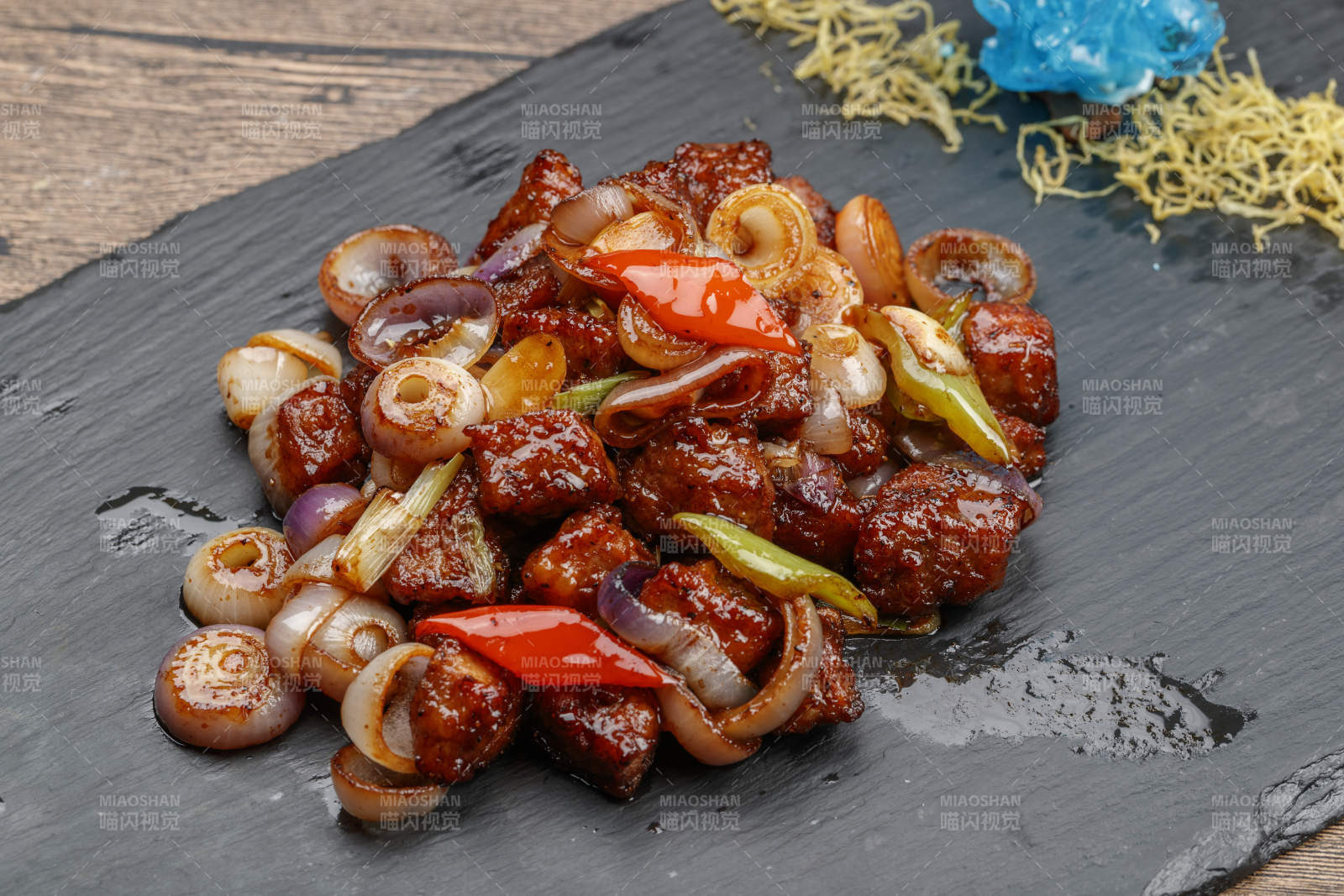 小洋蔥黑椒牛仔粒