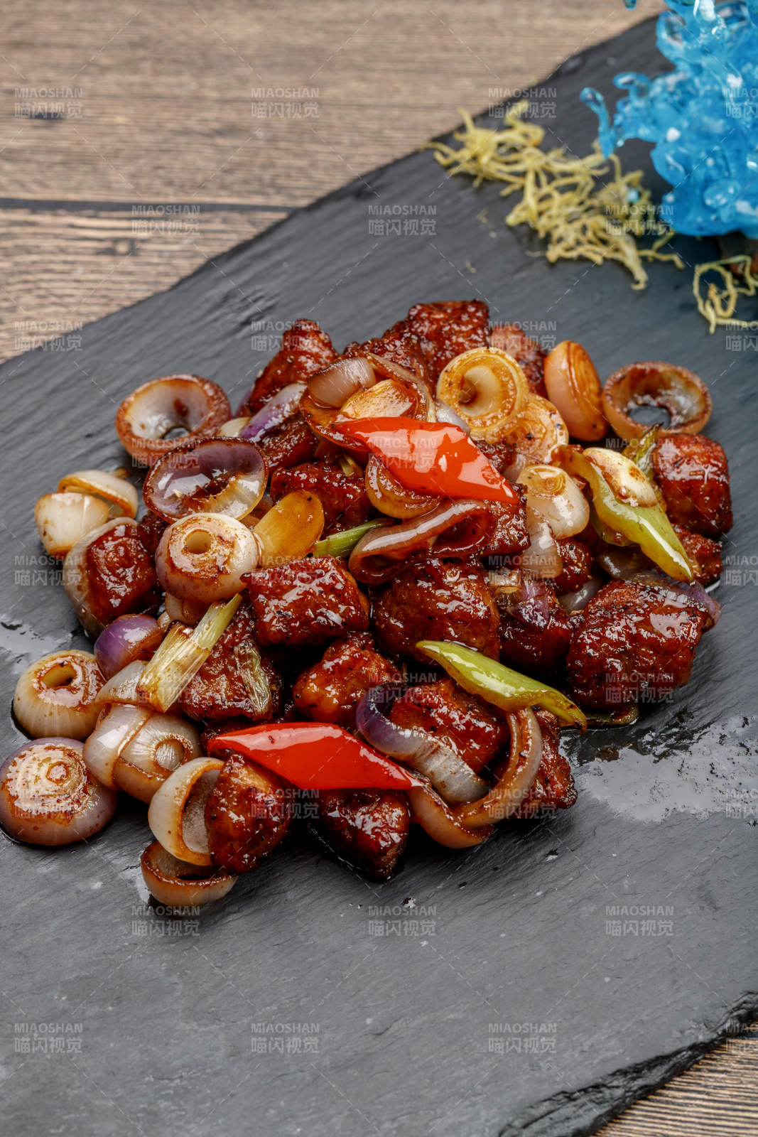 小洋蔥黑椒牛仔粒