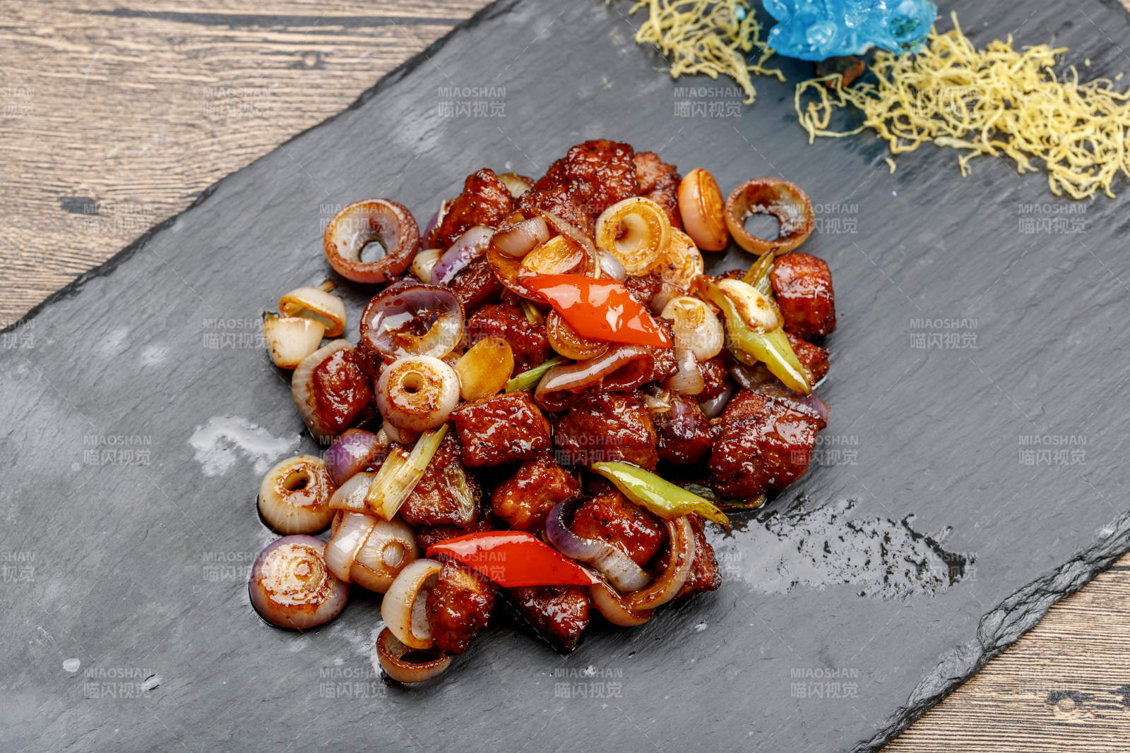 小洋蔥黑椒牛仔粒