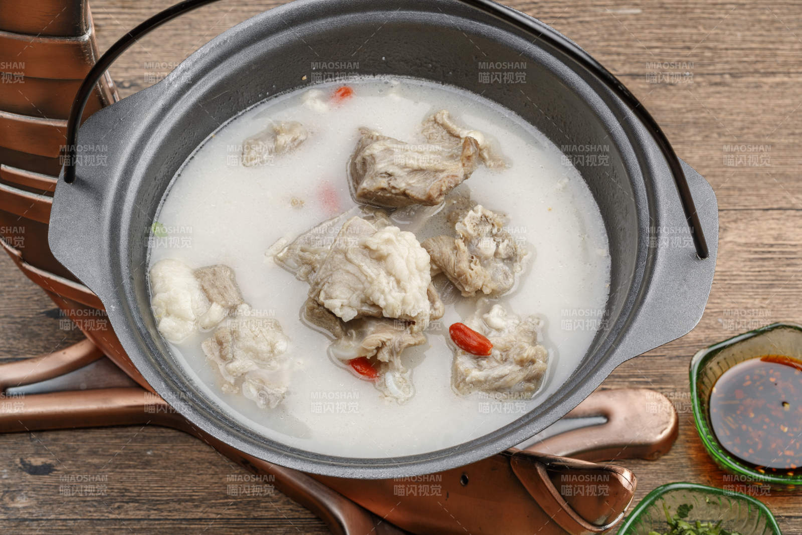 铁锅奶汤枸杞水煮羊