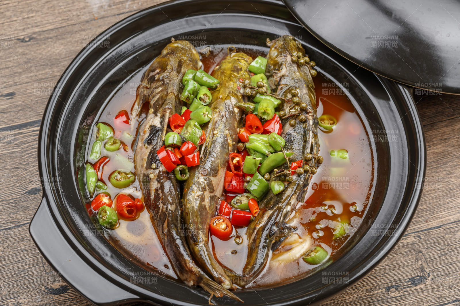 藤椒麻辣砂锅煲嘎鱼