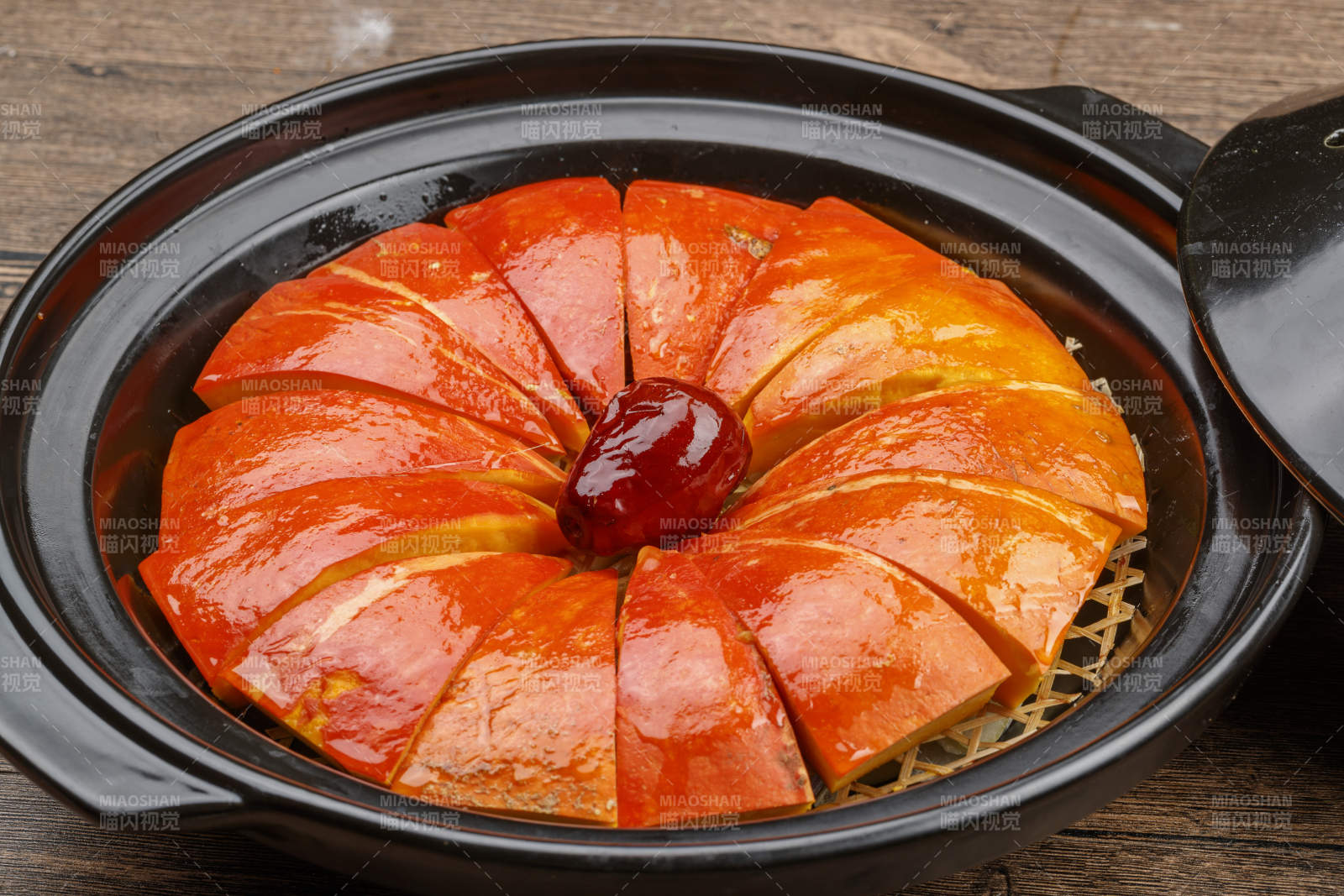 蜜枣砂锅焗金瓜