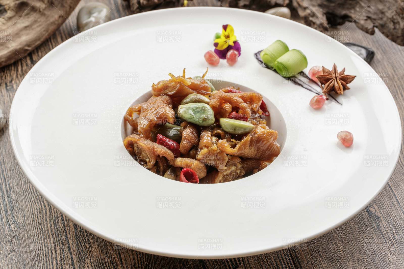 腊八蒜腌凤爪-摄影图