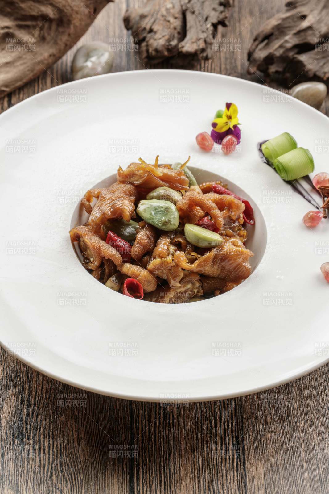 腊八蒜腌凤爪-摄影图