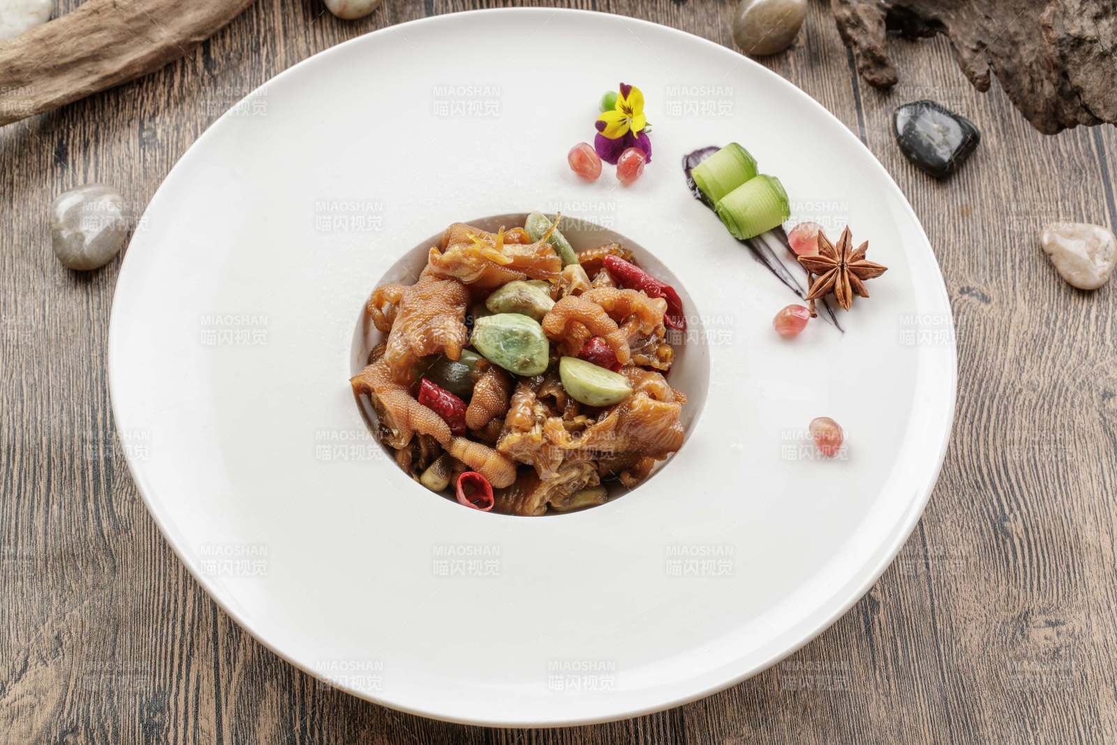 腊八蒜腌凤爪-摄影图