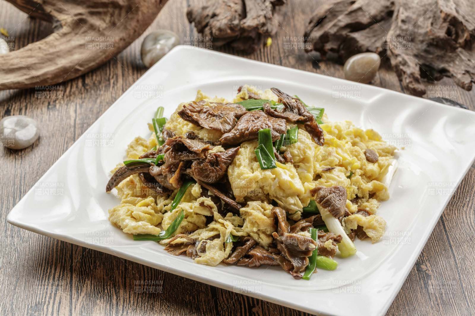 蒜薹山珍菌炒雞蛋