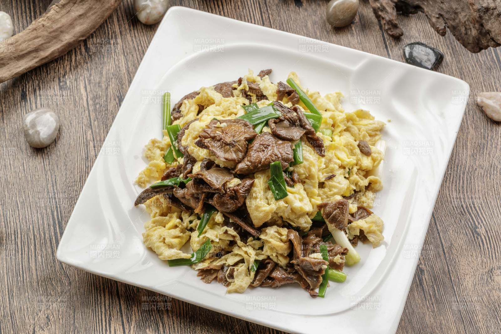 蒜薹山珍菌炒雞蛋