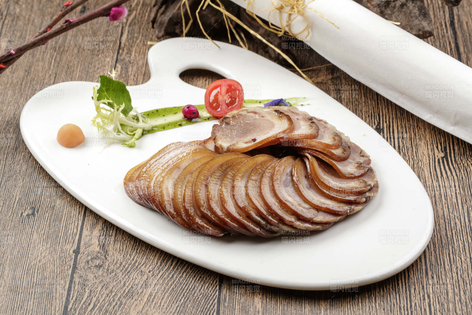 冰镇秋葵三文鱼刺身日式料理