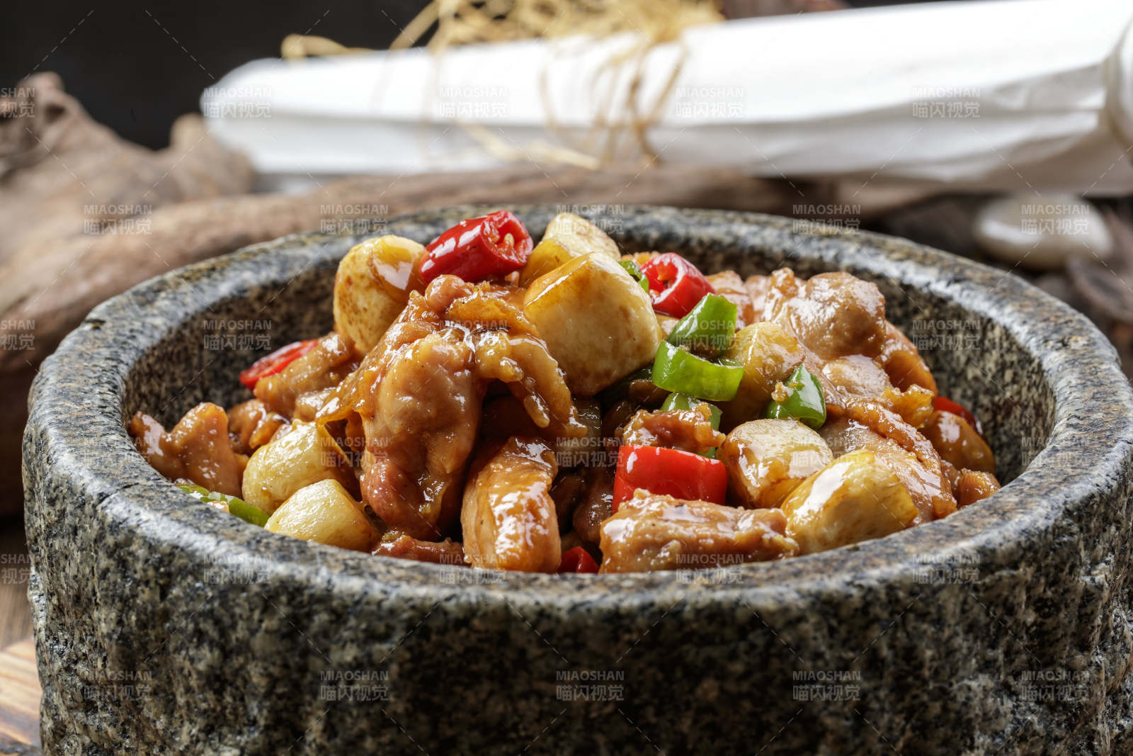 奶香浓汤大虾仁-摄影图