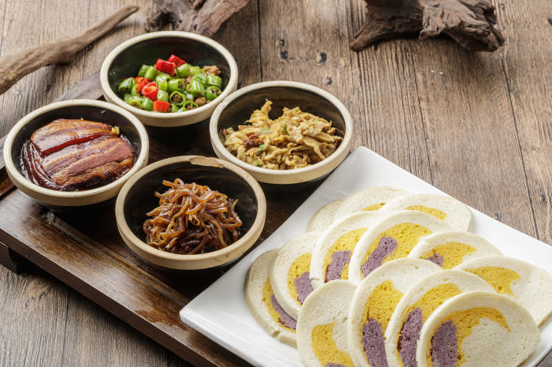 农家四大缸咸菜扣肉炒尖椒炒鸡蛋