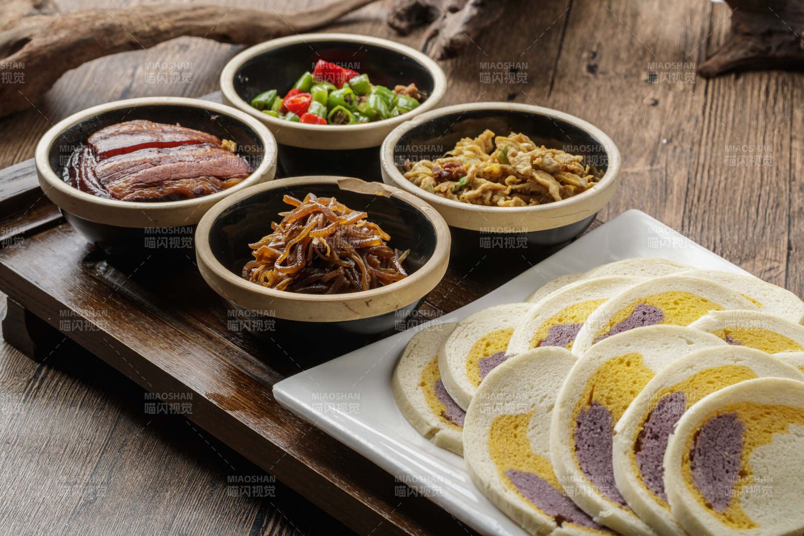 農家四大缸咸菜扣肉炒尖椒炒雞蛋