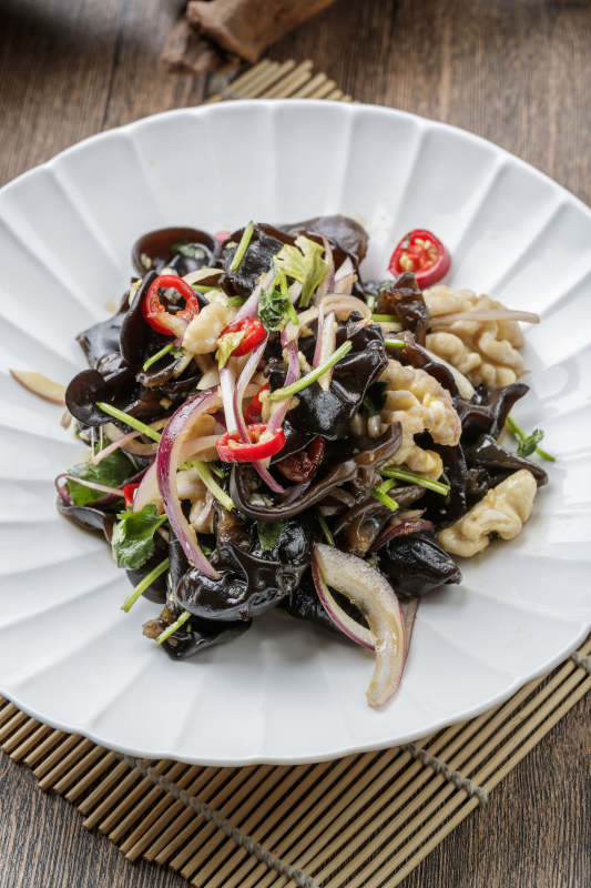 洋葱木耳鲜桃仁