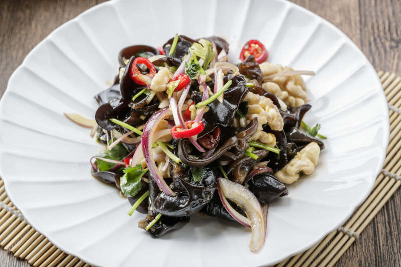 洋葱木耳鲜桃仁