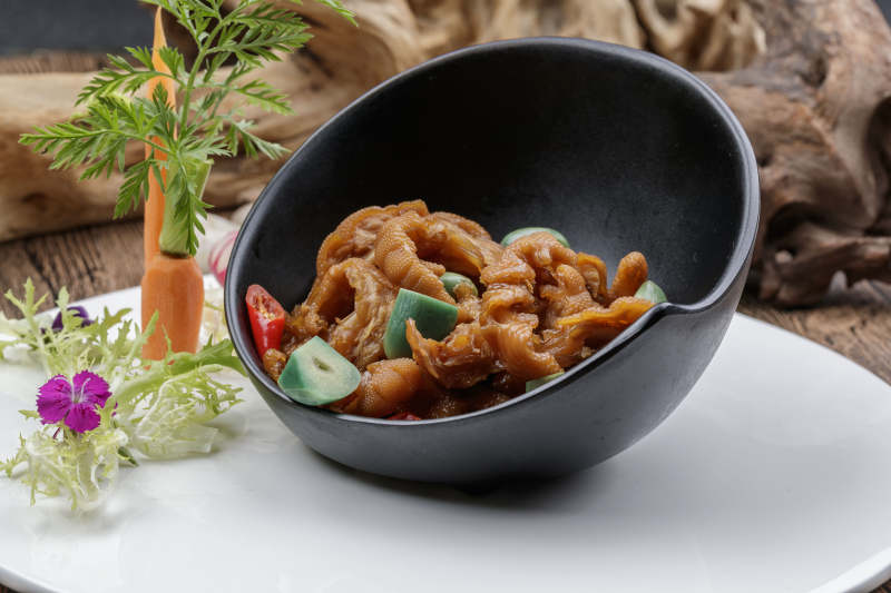 腌渍腊八蒜脱骨凤爪-摄影图