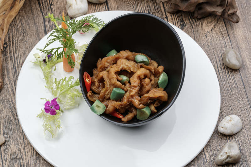 腌渍腊八蒜脱骨凤爪-摄影图