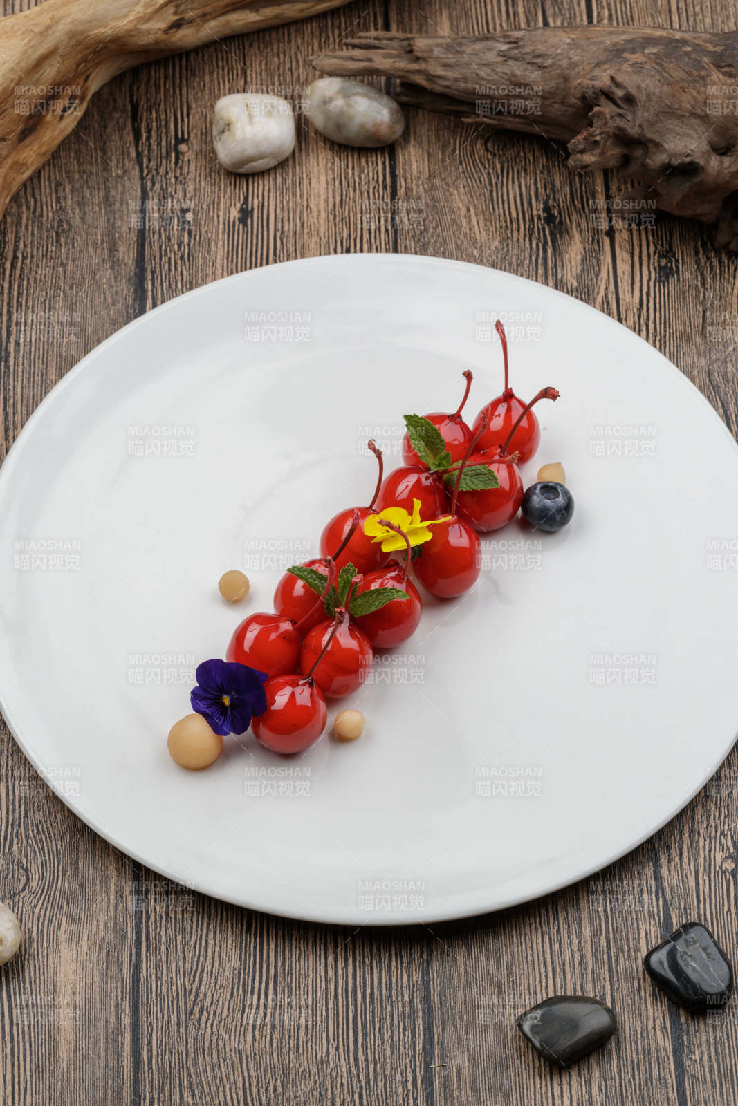 木糖醇撒樱桃造型果味巧克力