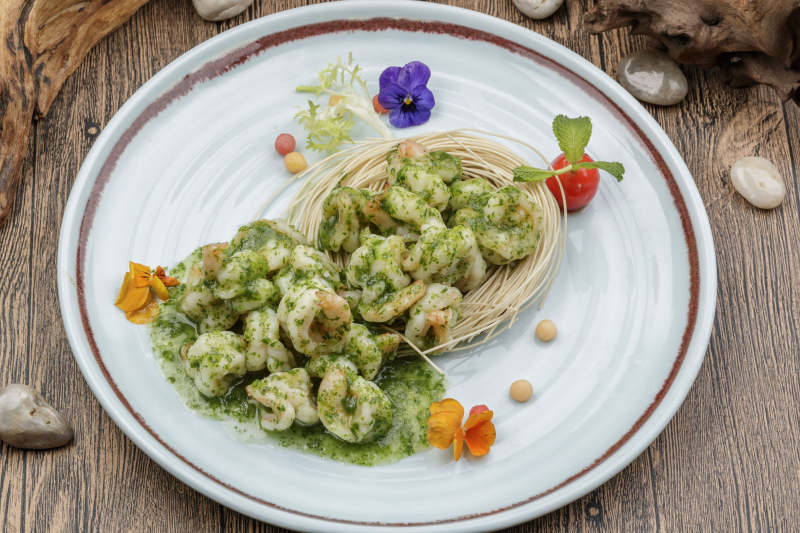 鲜山葵酱醸桃仁