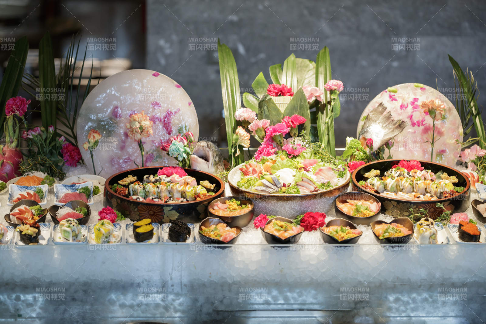 高档自助餐日式料理餐台摆放的寿司-摄影图