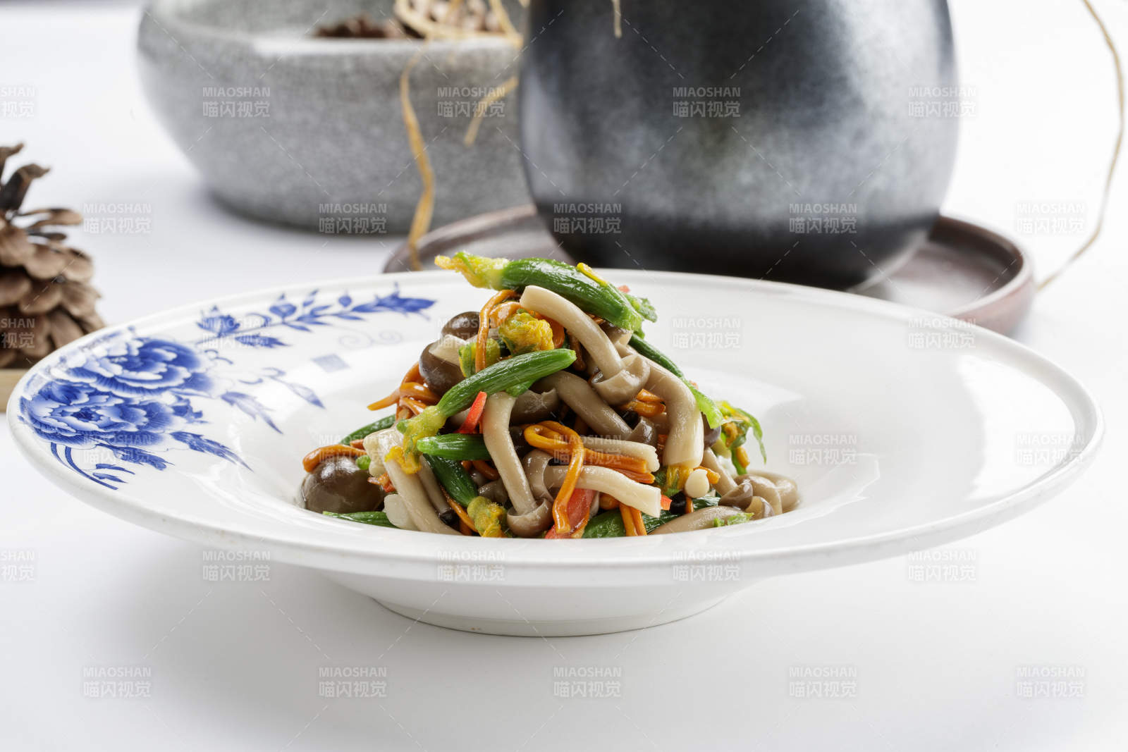 虫草花海鲜菇小炒黄瓜仔