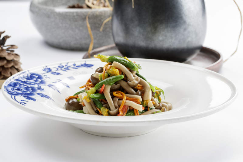 虫草花海鲜菇小炒黄瓜仔