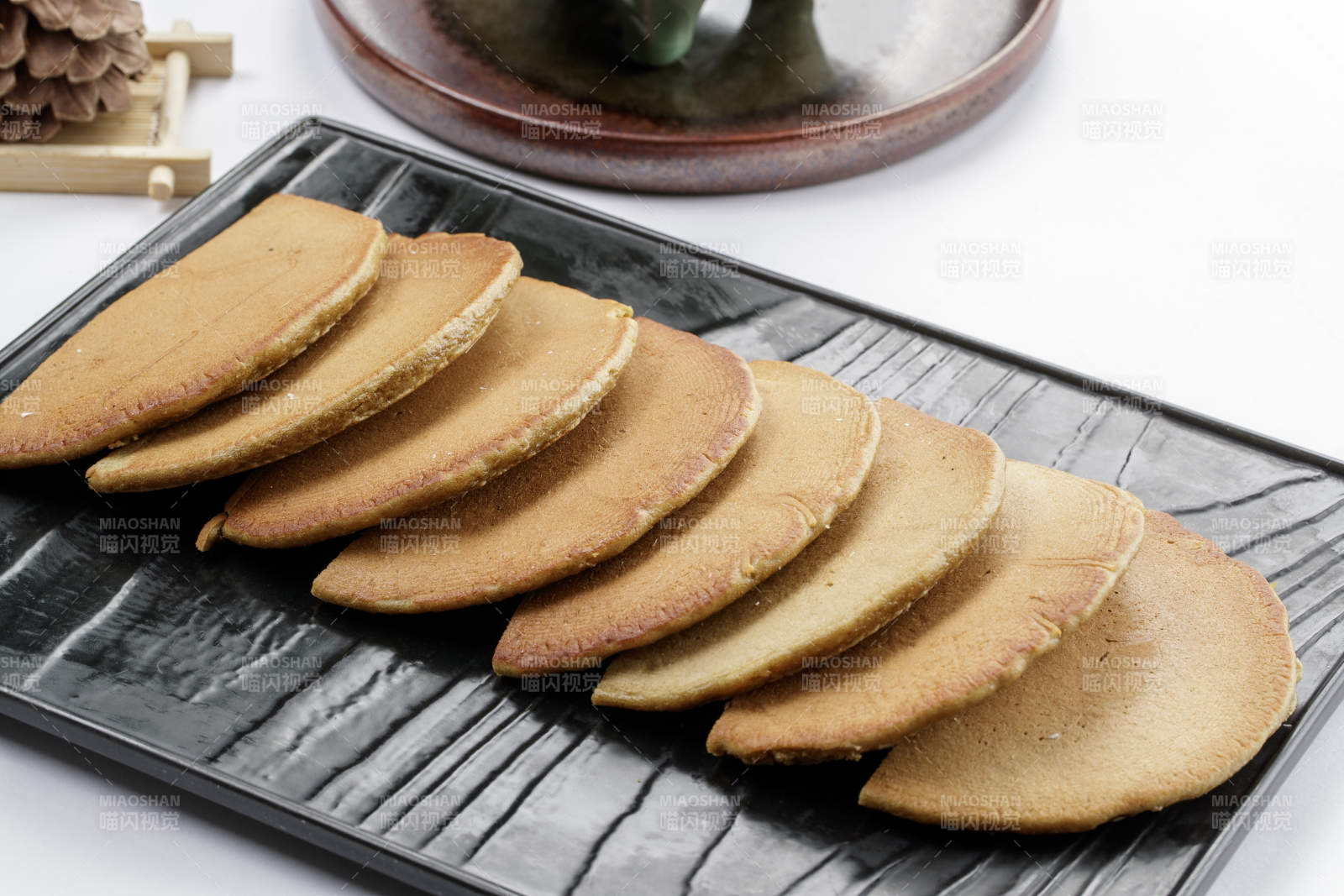 黑色石盘装的家常滩簧图片