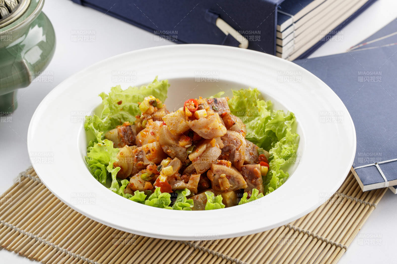 川味香辣猪手-摄影图