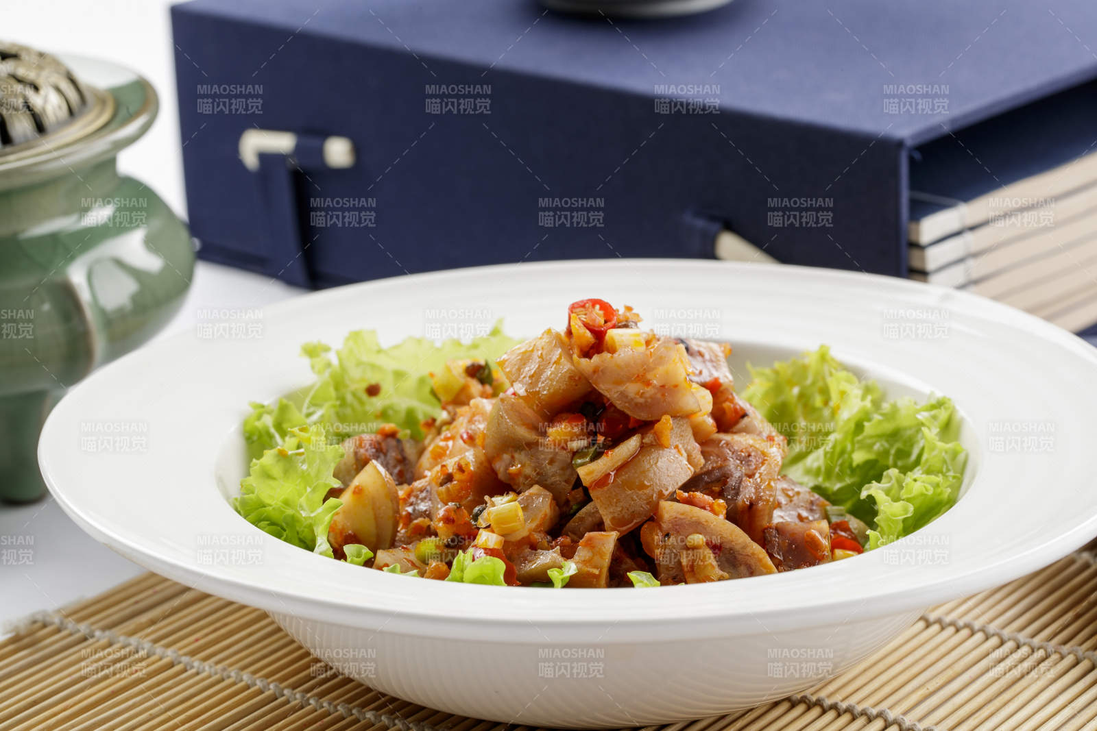 川味香辣猪手-摄影图