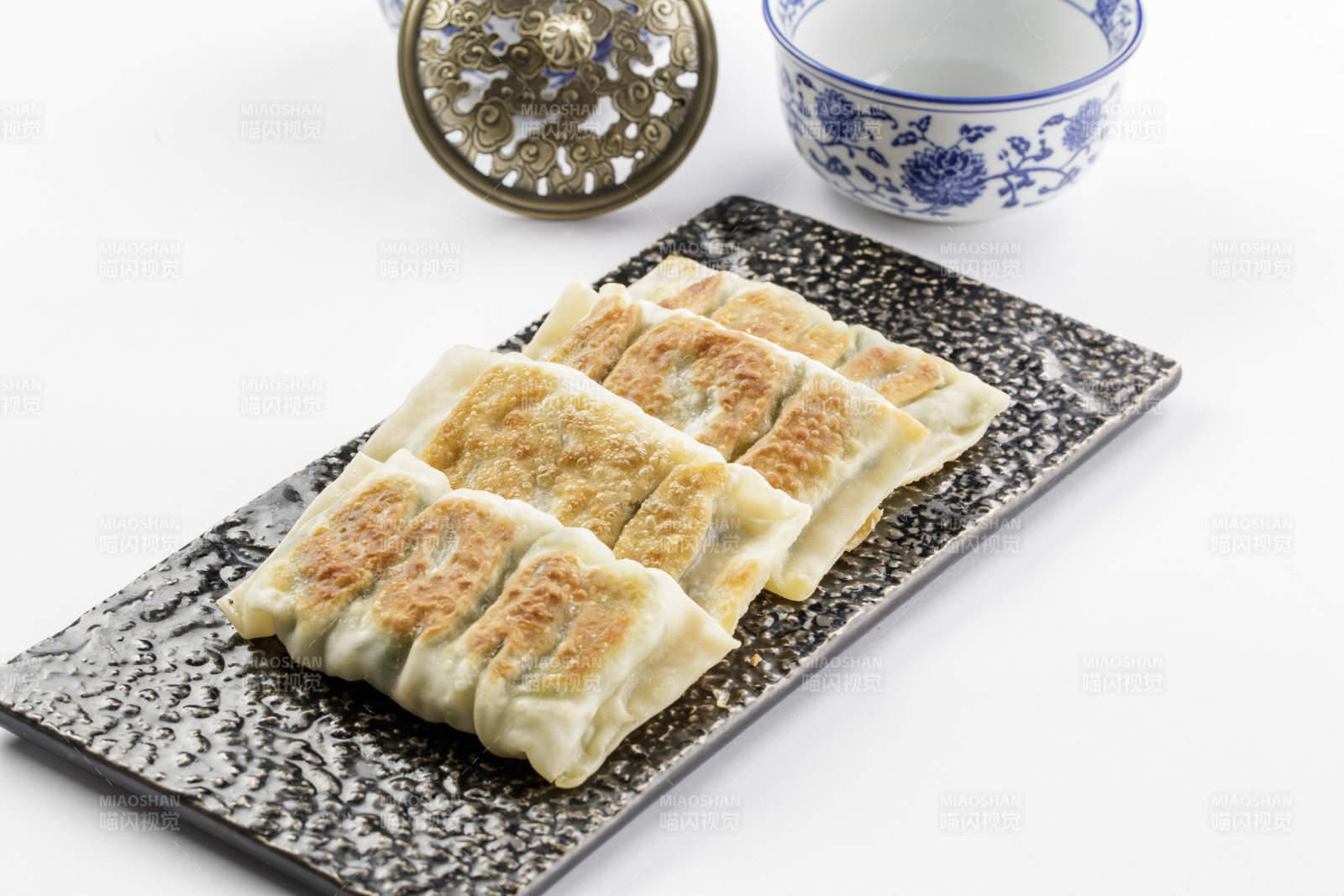 黑石盤裝的美味素盒子