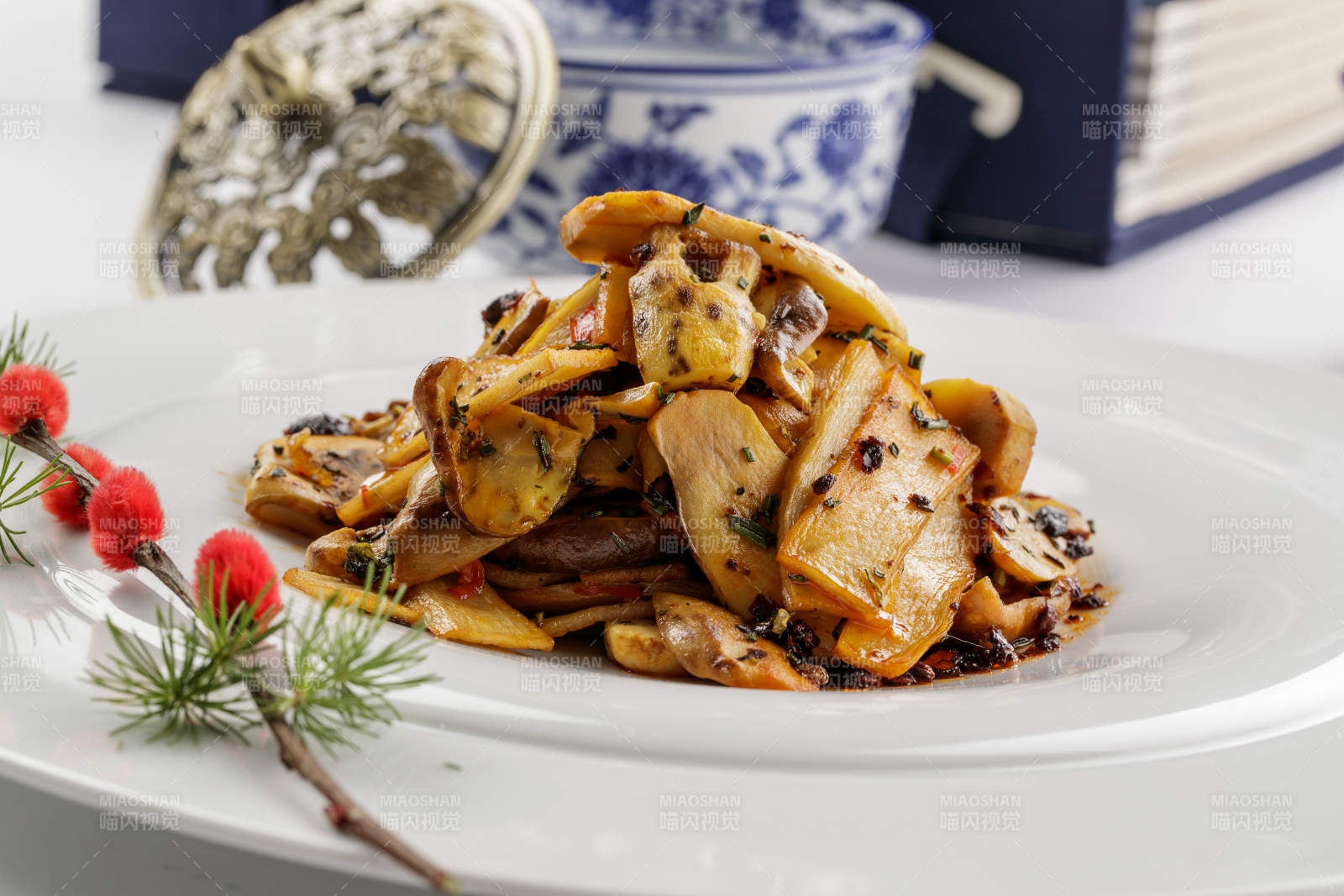 香草醬爆炒牛肝菌