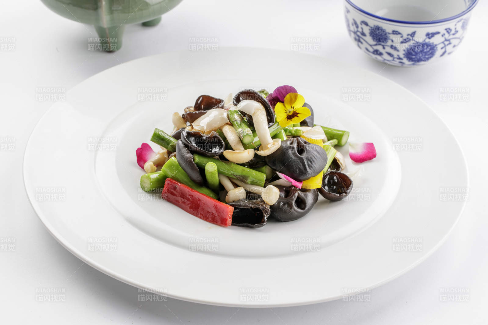 遍野芝兰炒时蔬什锦-摄影图