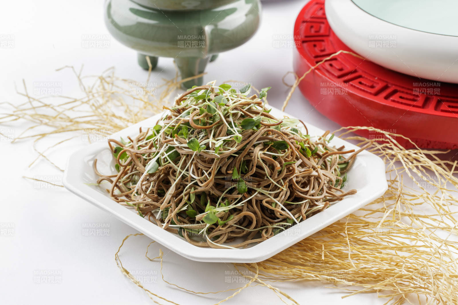 香椿苗拌熏豆腐丝