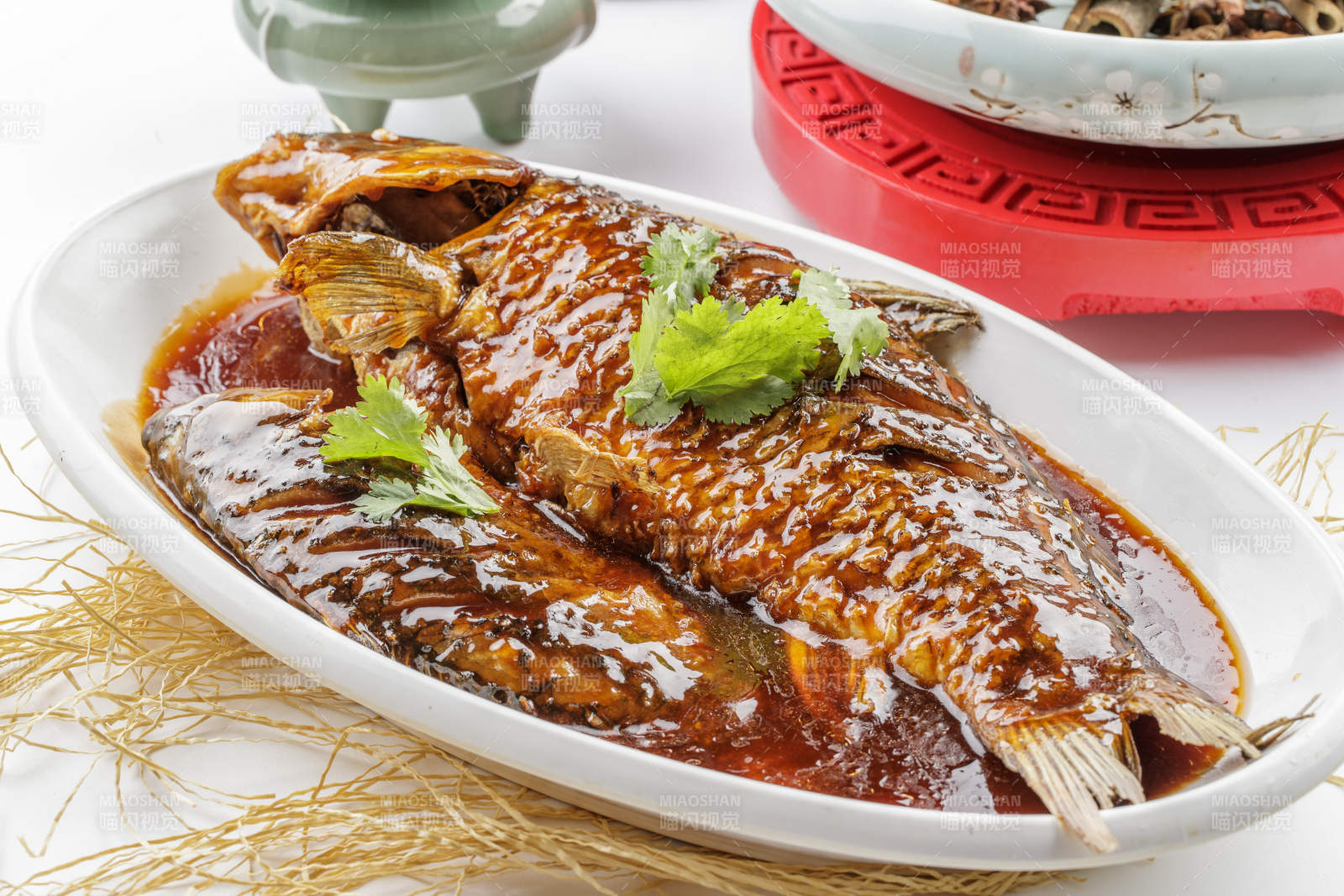 浇汁干烧官厅鲤鱼