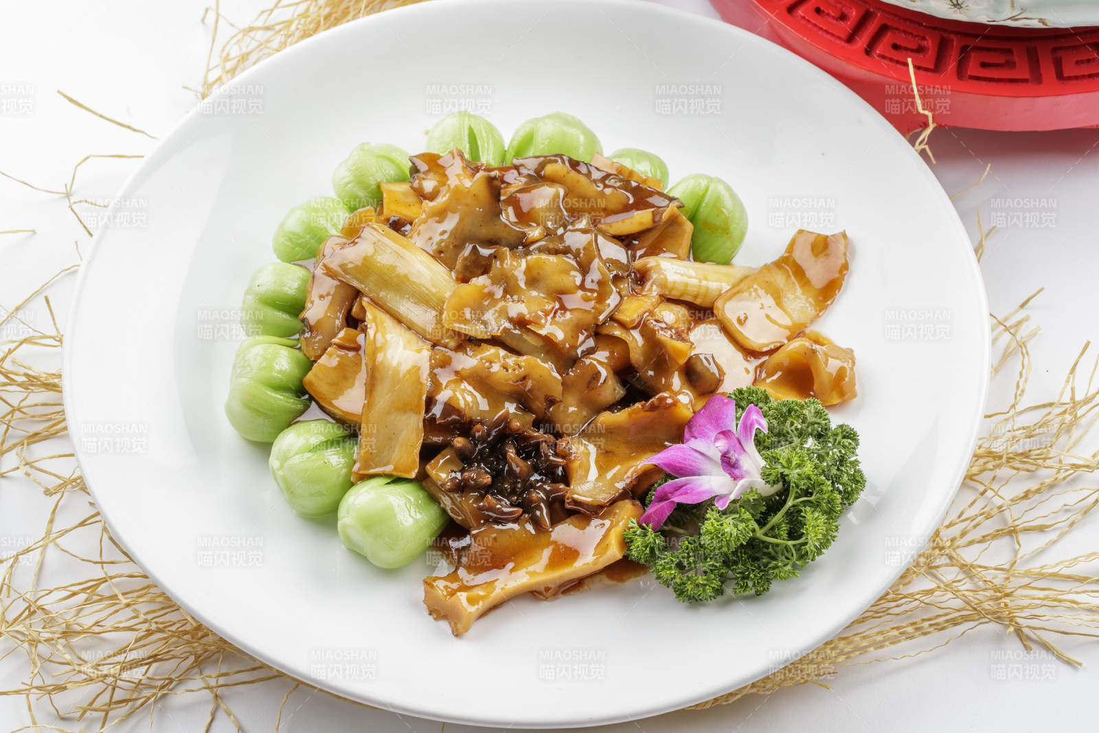 葱烧海参杏鲍菇-摄影图