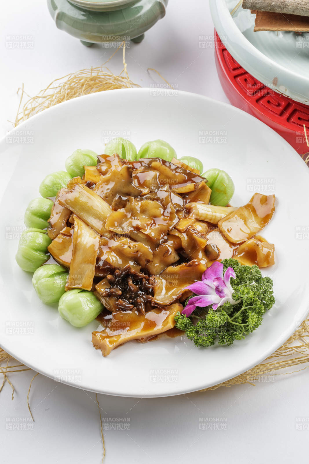 葱烧海参杏鲍菇-摄影图