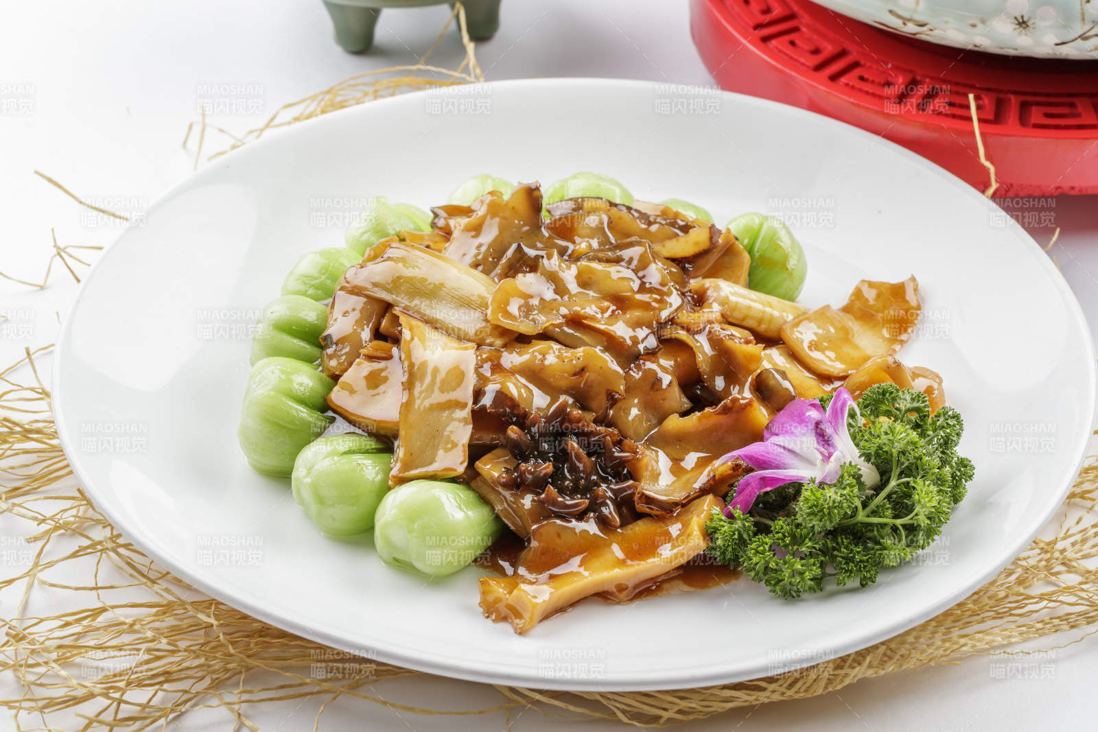 葱烧海参杏鲍菇-摄影图