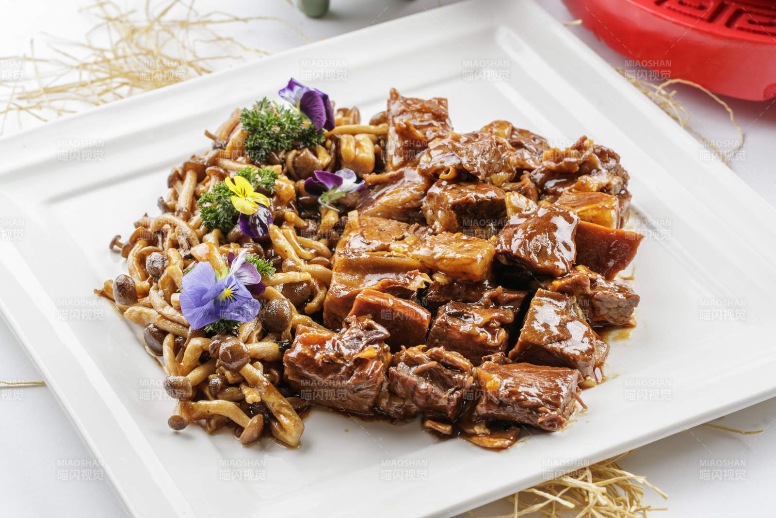 海鲜菇烧牛腱-摄影图