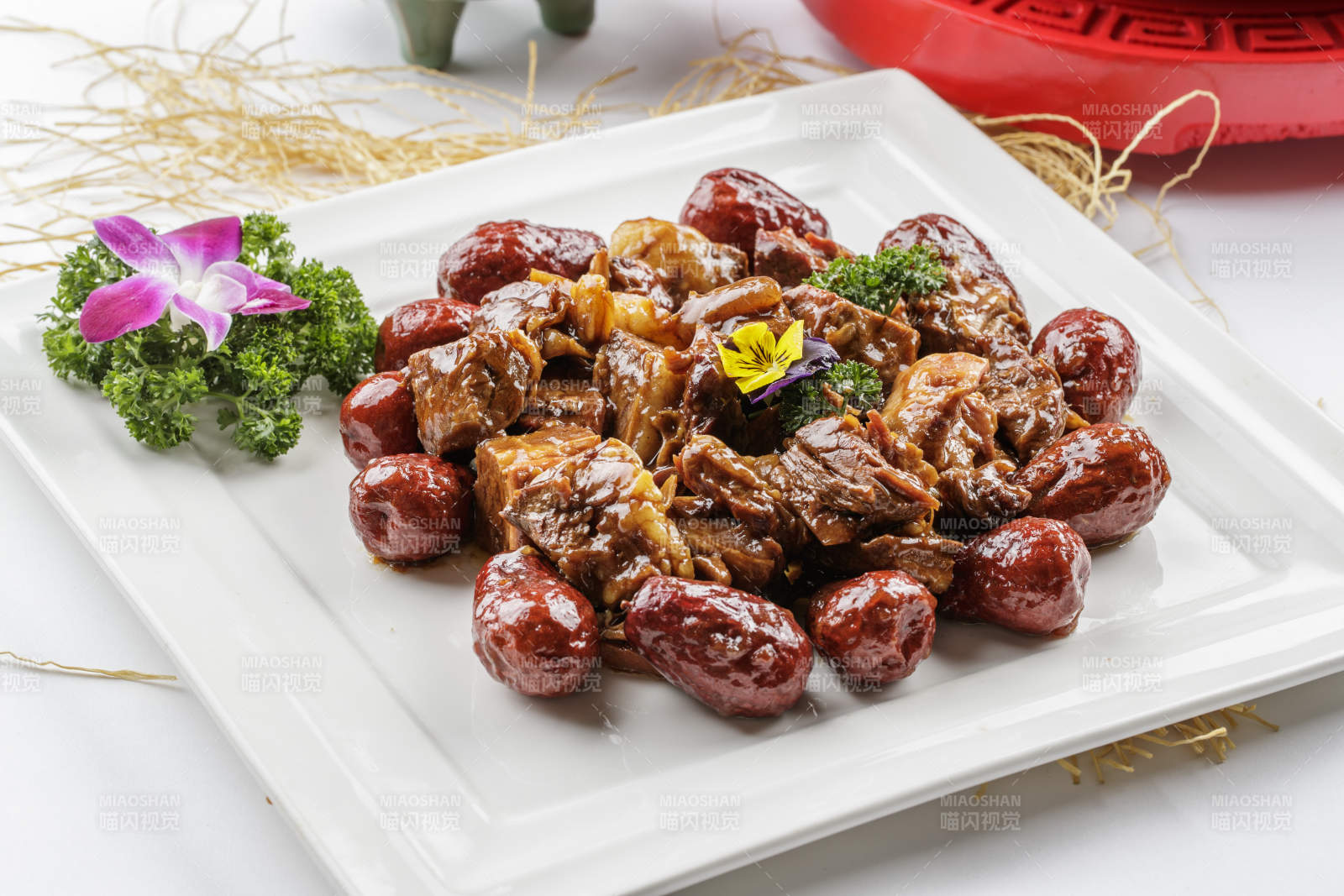 和田蜜枣烧牛腩图片