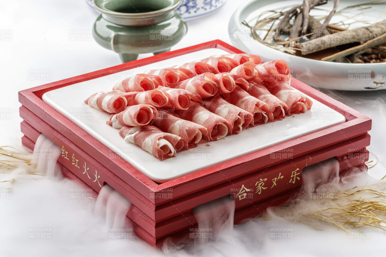 涮锅火锅食材草原羔羊肉卷-摄影图